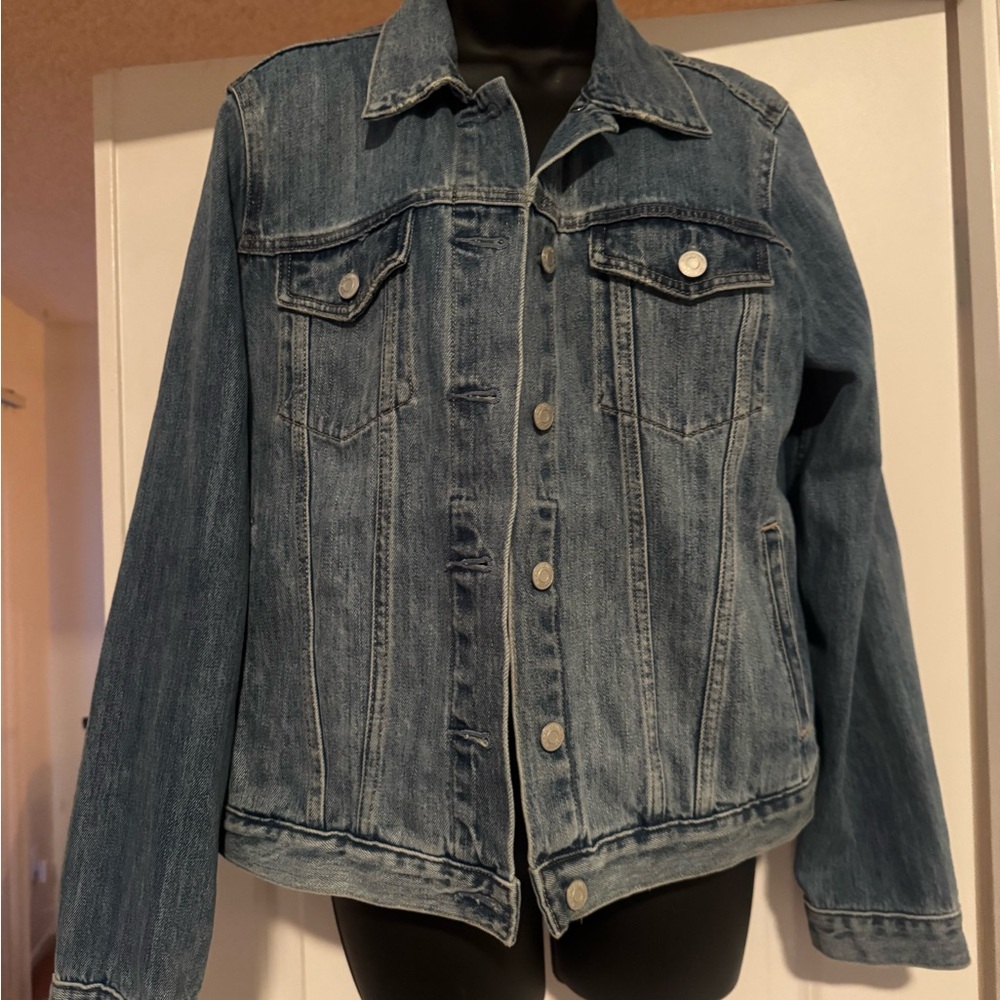 GAP Blue Jean Jacket Timeless Trucker Style